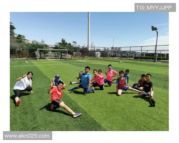 足球明星与可爱小女孩的温馨瞬间分享与回忆 足球明星与可爱小女孩的温馨瞬间分享与回忆