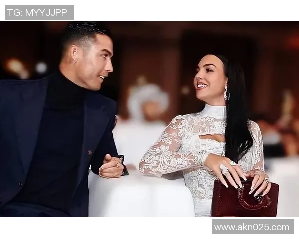 足球明星奢华生活揭秘黄金炫富图片引发热议与羡慕 足球明星奢华生活揭秘黄金炫富图片引发热议与羡慕